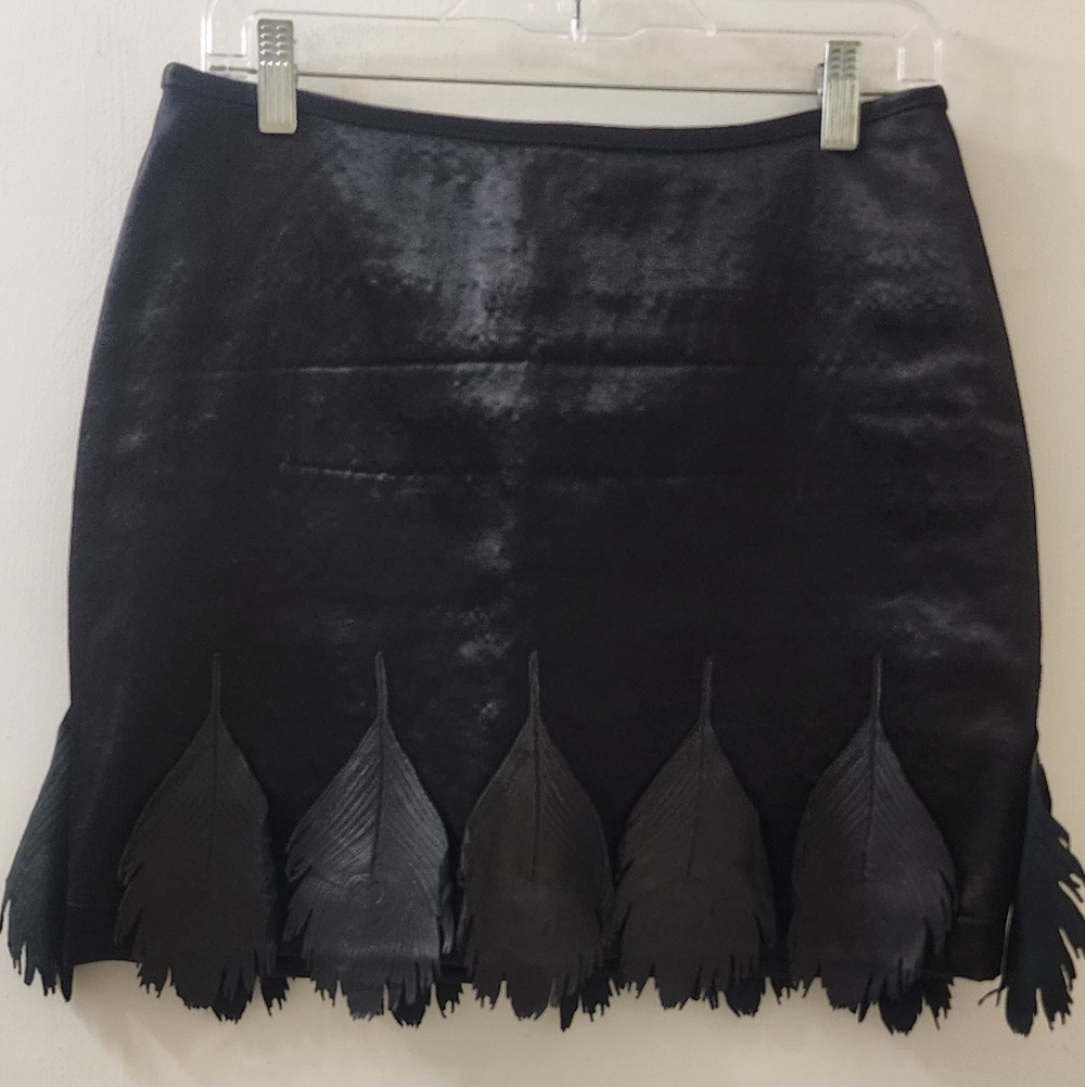 Oscar Carvallo Paris Elegant Black Feathered Skirt, Size 40.‎